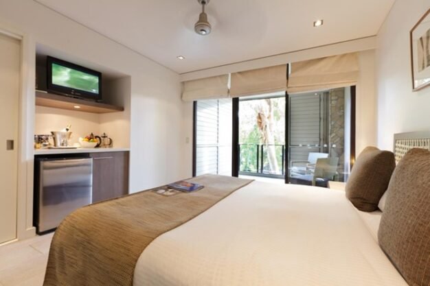 Pullman Studio_Spa_Room_2