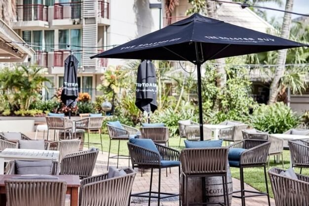 novotel-cairns-oasis-resort-moku-bar-grill-outdoor-dining_square