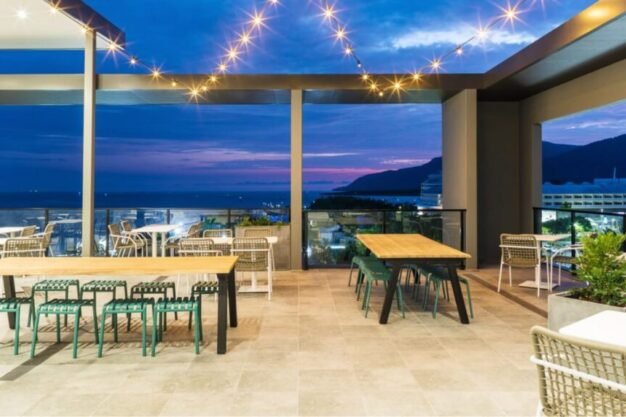 oaks-cairns-restaurant-balcony-view-1920x1080