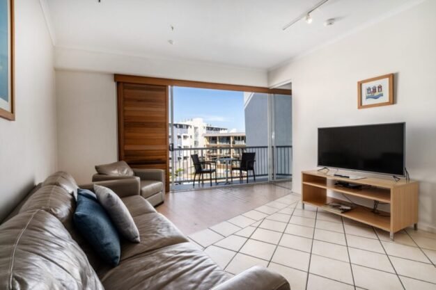 2-Bedroom-Balcony-Poolside-Tower-17-1280x853