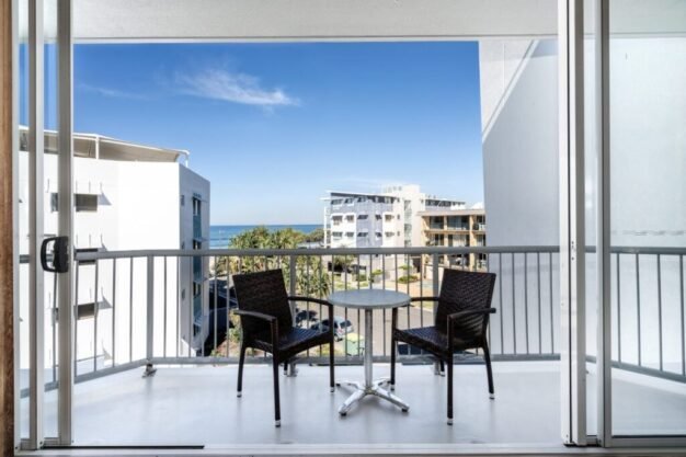 2-Bedroom-Balcony-Poolside-Tower-2-1280x853
