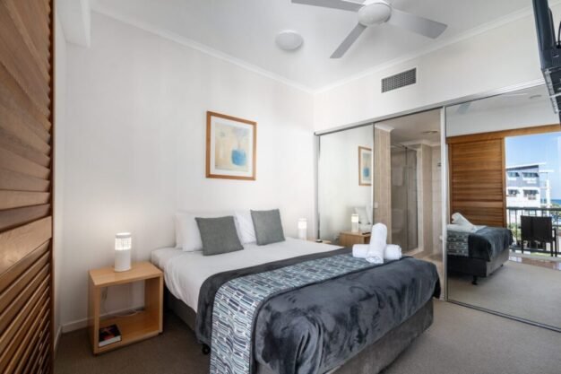 2-Bedroom-Balcony-Poolside-Tower-6-1280x853