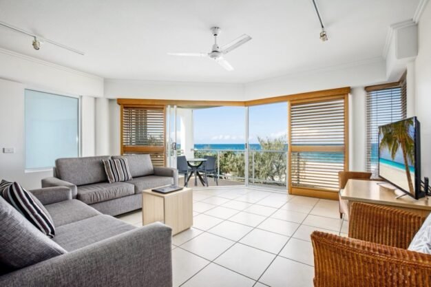 2-bedroom-oceanfront-balcony-980x653